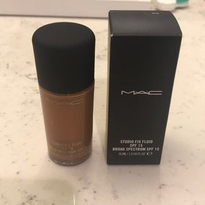 NIB NC50 Mac Studio Fix Fluid